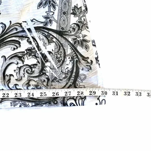 Dressbarn Blouse Top Womens 2X Black & White Paisley Print Embellished EUC - Picture 13 of 16
